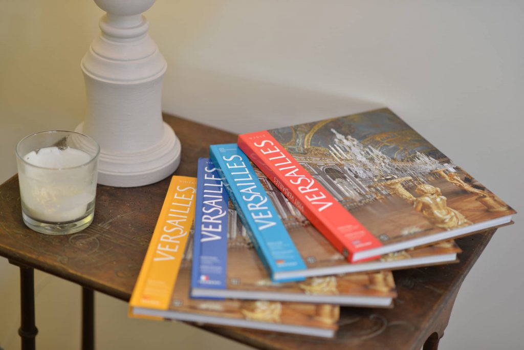 Charmilles_des_Cordeliers_Versailles_Chaleureux_livres-salon