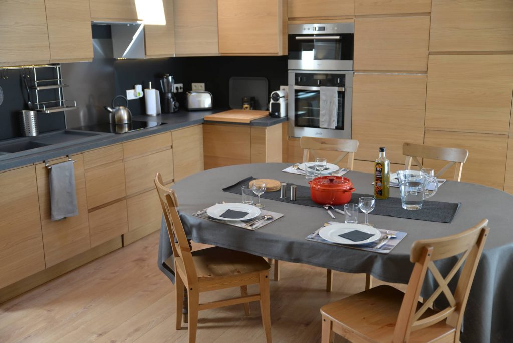 Charmilles_des_Cordeliers_Versailles_Chaleureux_table-repas-cuisine